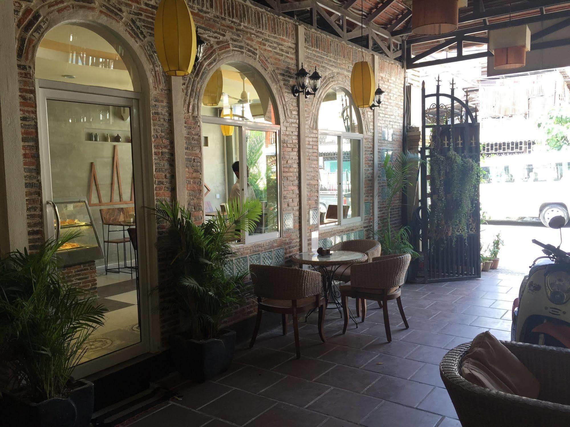 Comfort House Bed & Breakfast Phnom Penh Bagian luar foto